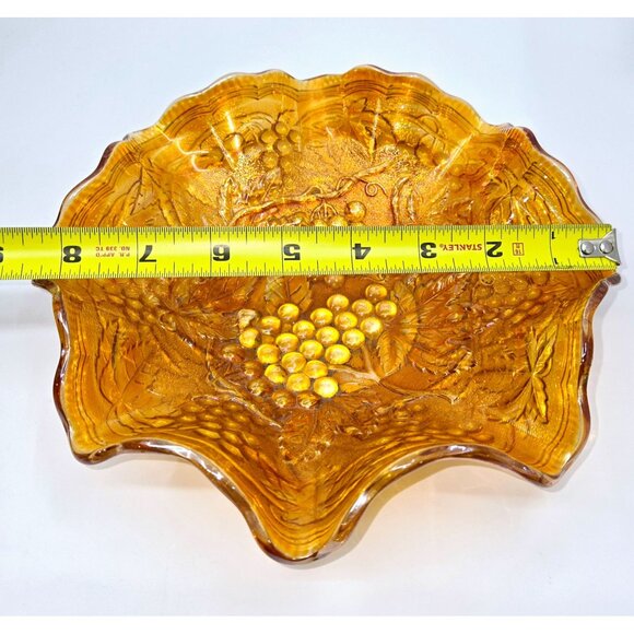 Imperial Glass Marigold Pressed grapes pattern scalloped bowl - Picture 4 of 5
